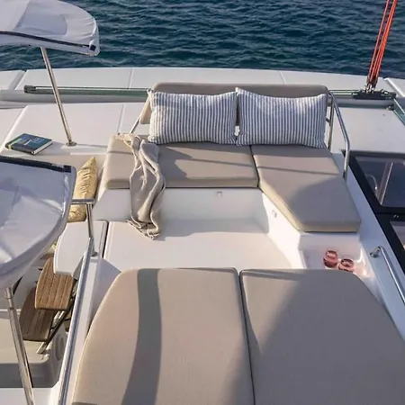 Luxe Crewed Catamaran, Sailing Mangofloat, Croatia * スプリト