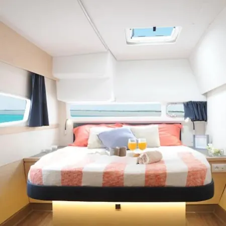 Luxe Crewed Catamaran, Sailing Mangofloat, Croatia * スプリト
