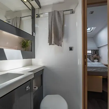Luxe Crewed Catamaran, Sailing Mangofloat, Croatia * スプリト